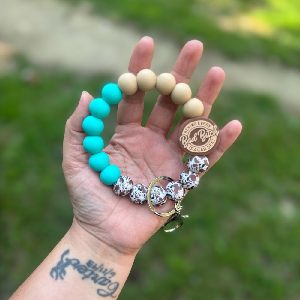 Turquoise and Beige Beaded Keychain Bracelet